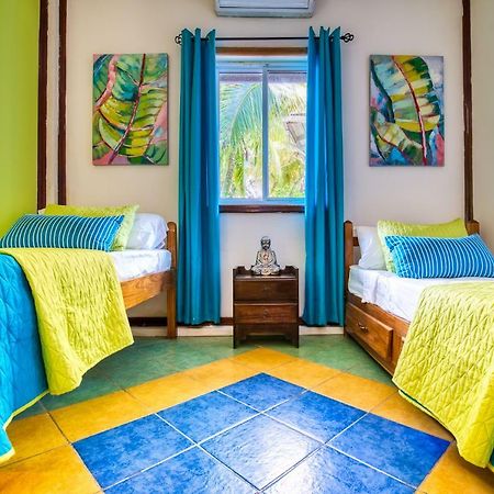 Los Balcones Over The Sea Hotel Bocas del Toro Екстериор снимка