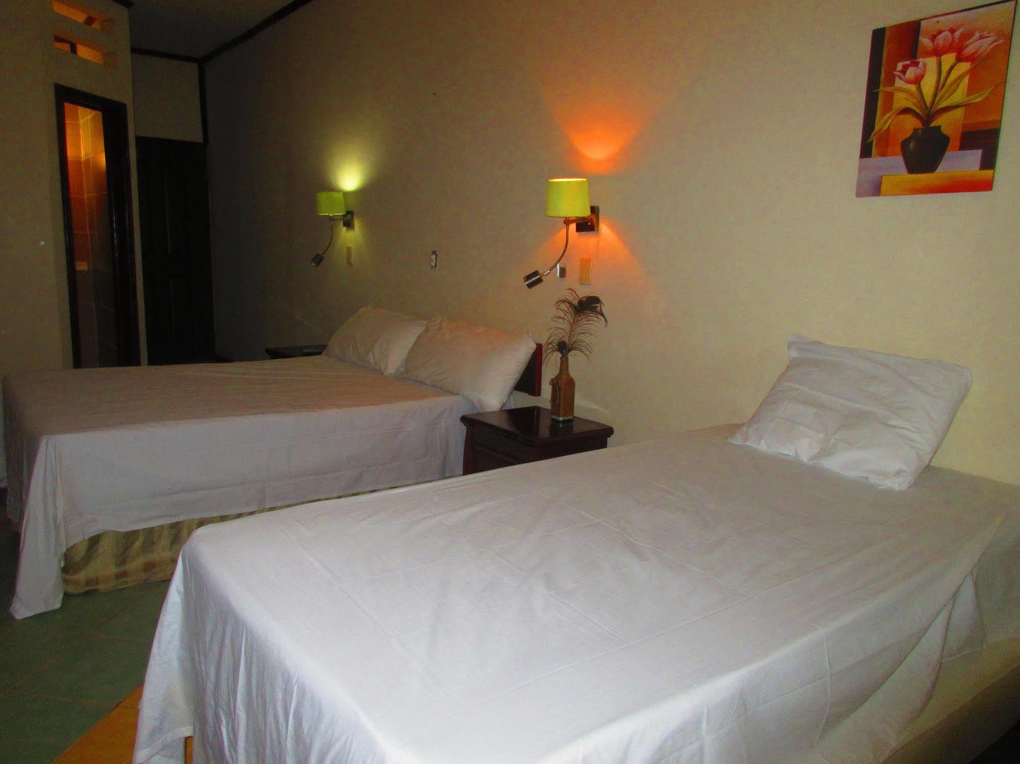 Los Balcones Over The Sea Hotel Bocas del Toro Екстериор снимка