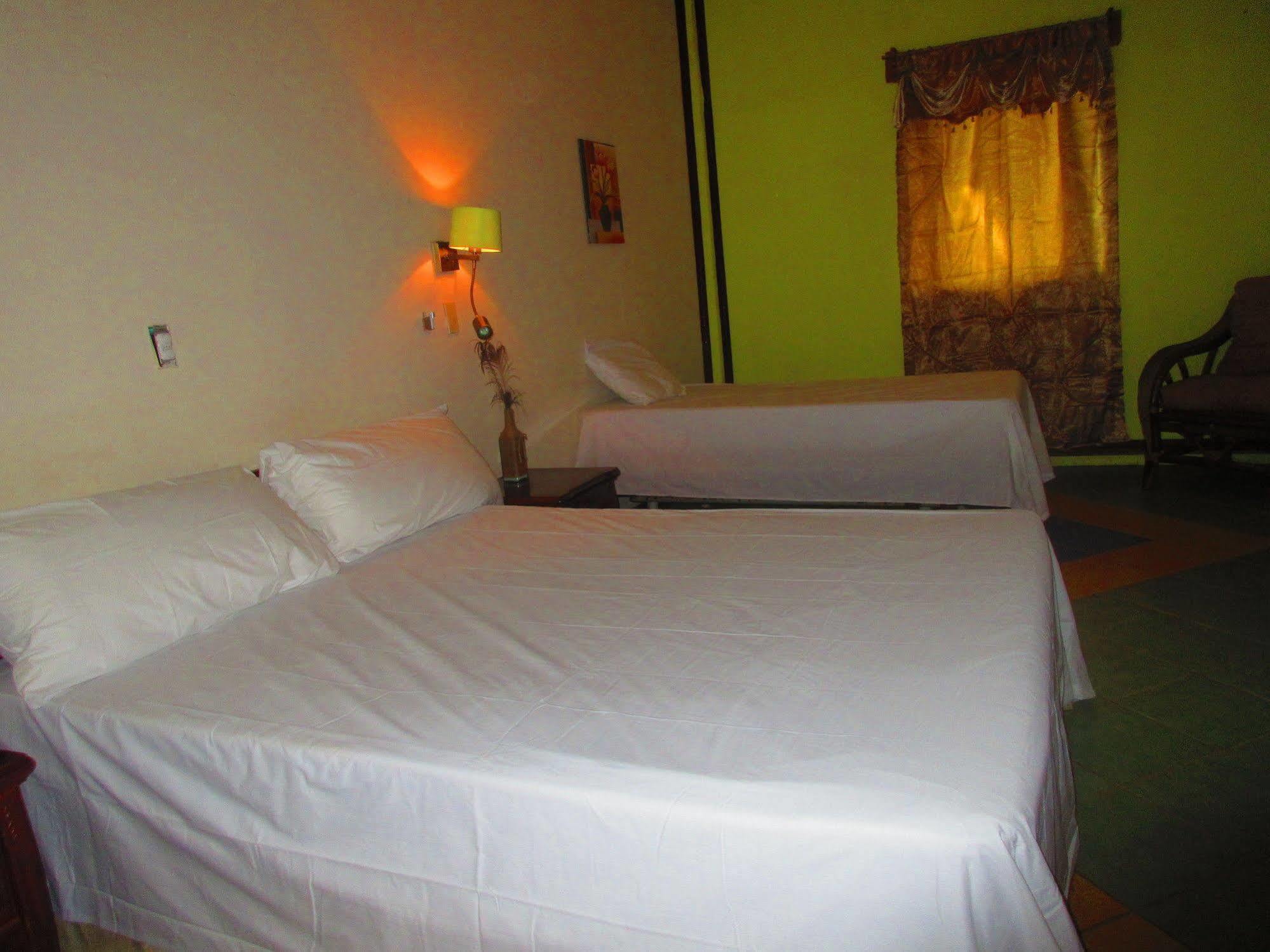 Los Balcones Over The Sea Hotel Bocas del Toro Екстериор снимка