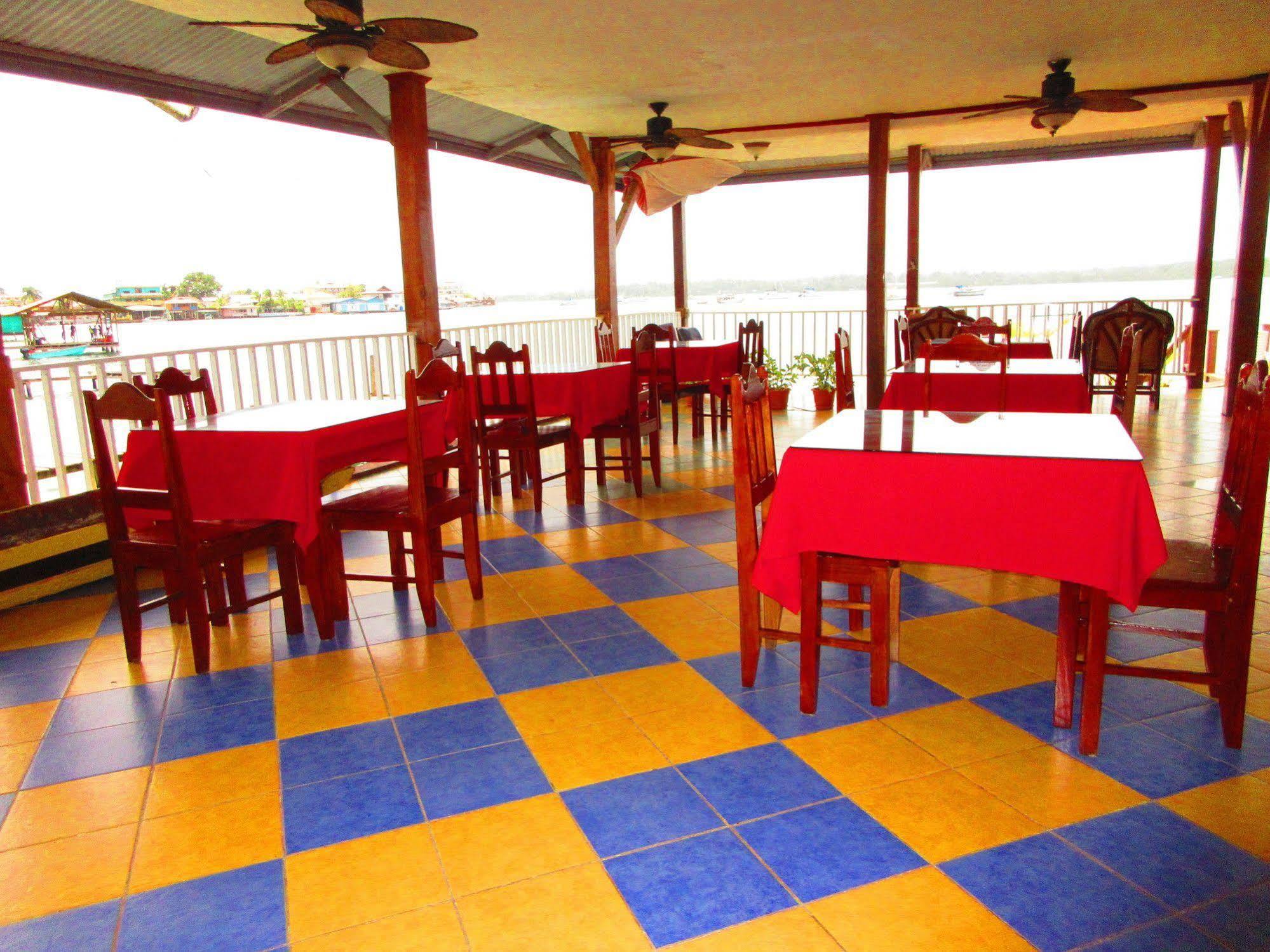 Los Balcones Over The Sea Hotel Bocas del Toro Екстериор снимка