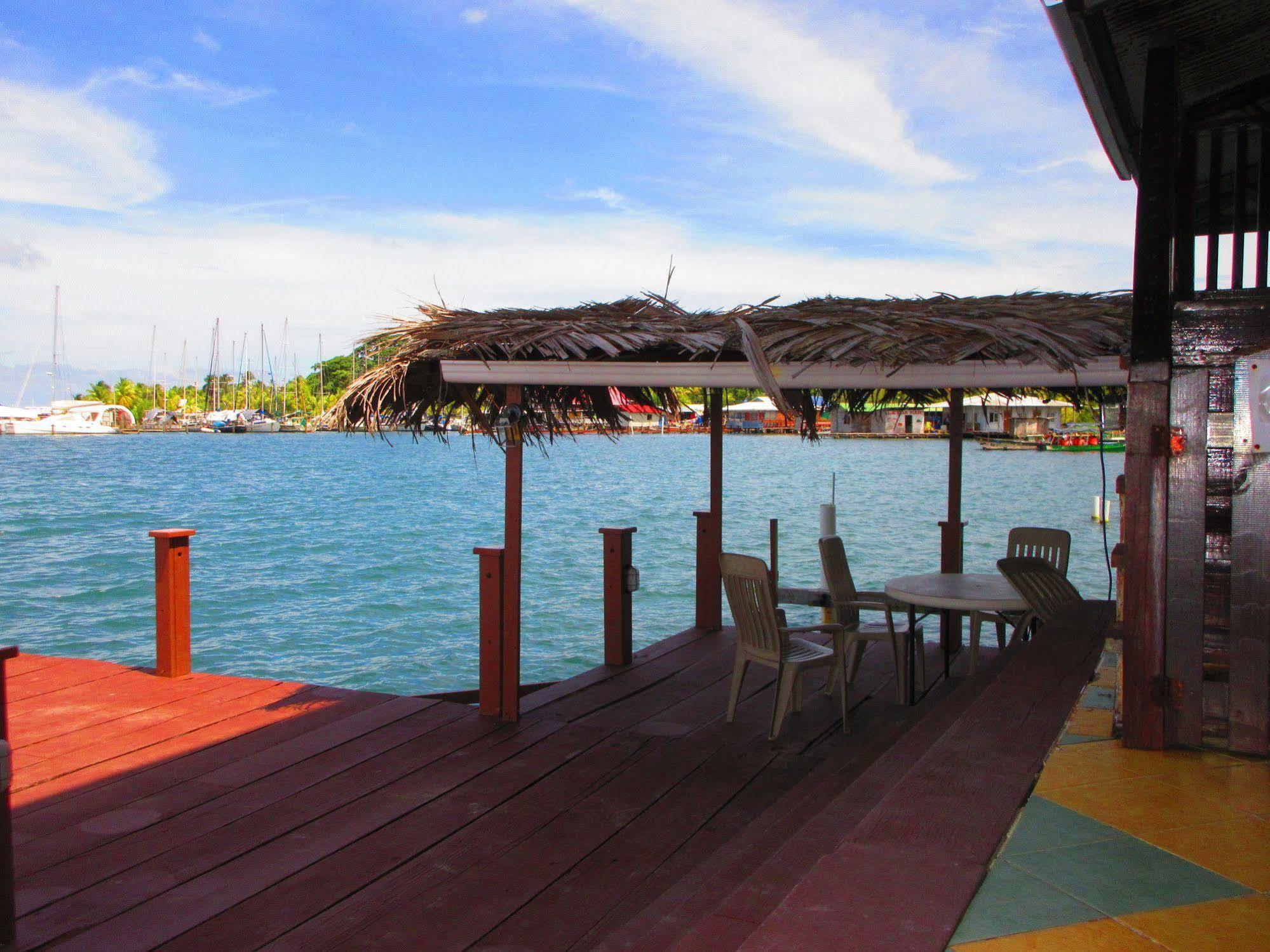 Los Balcones Over The Sea Hotel Bocas del Toro Екстериор снимка