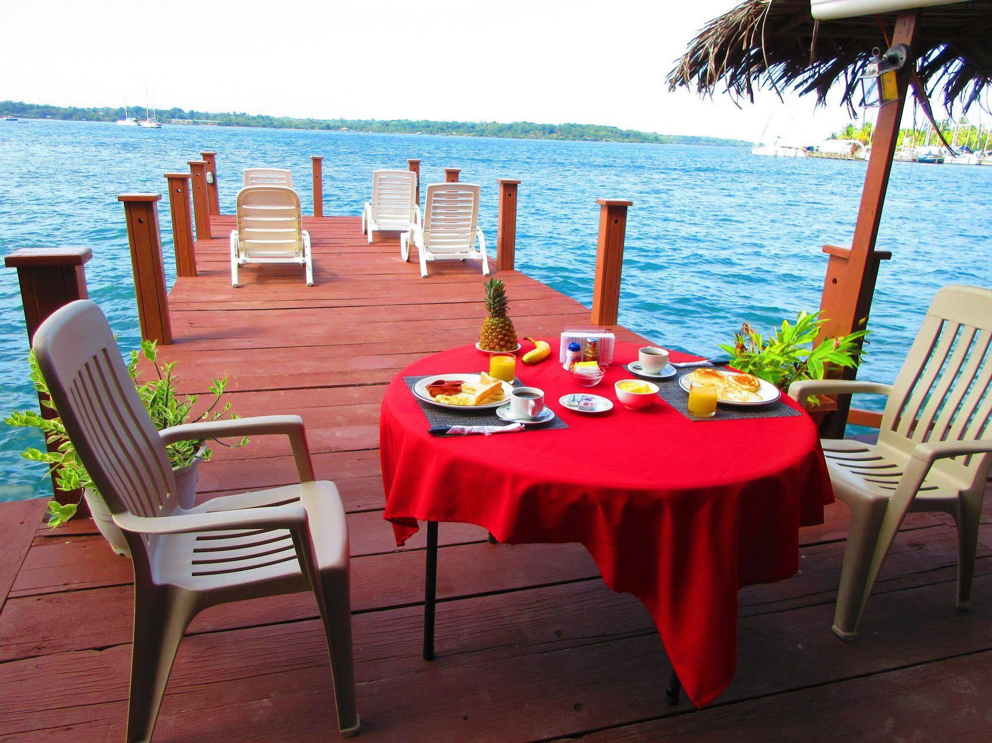 Los Balcones Over The Sea Hotel Bocas del Toro Екстериор снимка