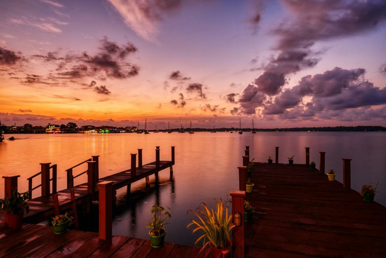 Los Balcones Over The Sea Hotel Bocas del Toro Екстериор снимка