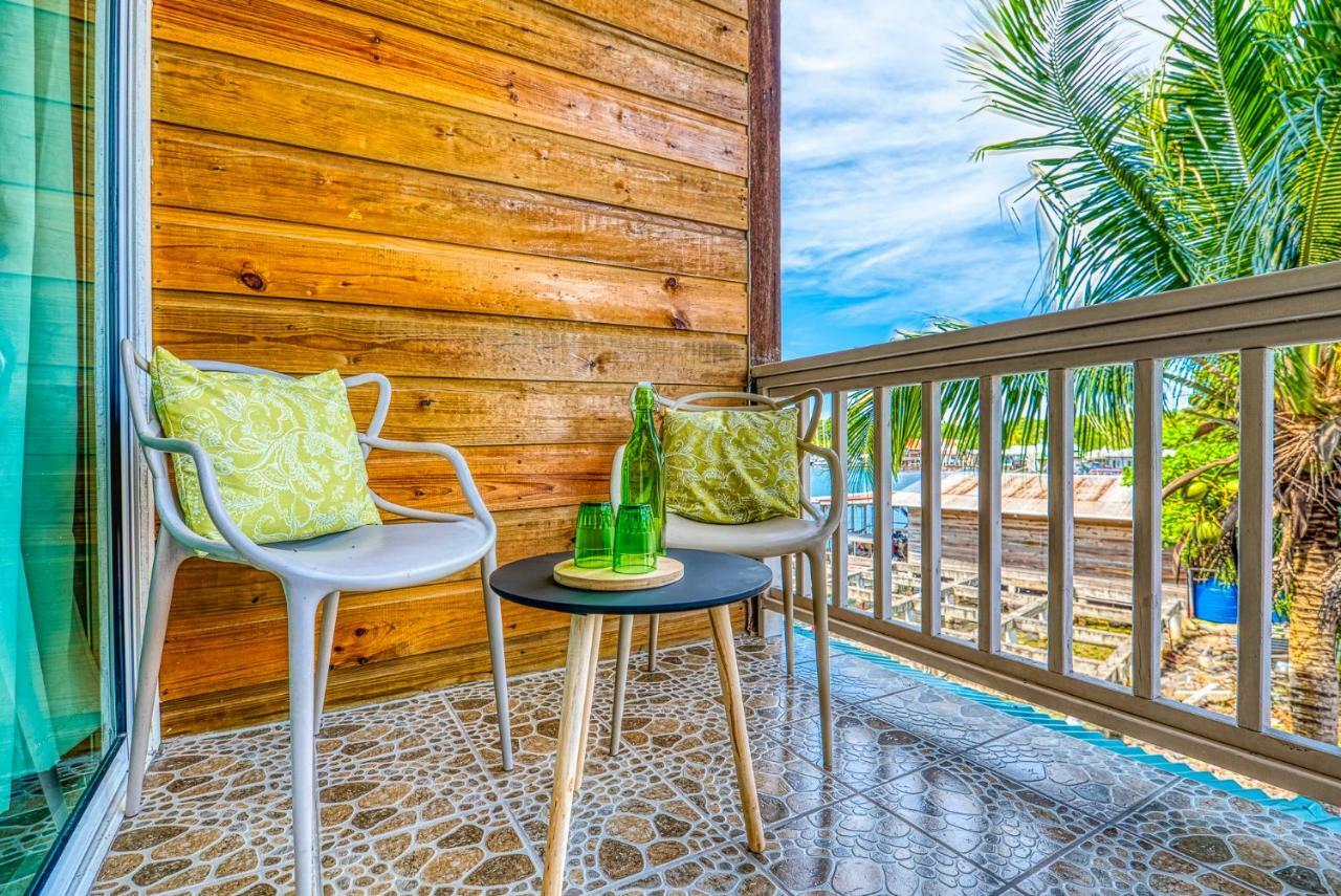 Los Balcones Over The Sea Hotel Bocas del Toro Екстериор снимка