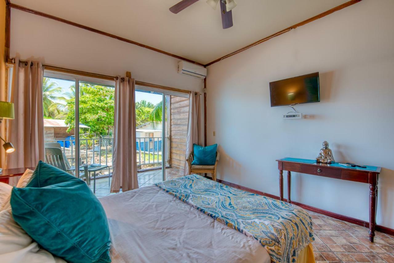 Los Balcones Over The Sea Hotel Bocas del Toro Екстериор снимка