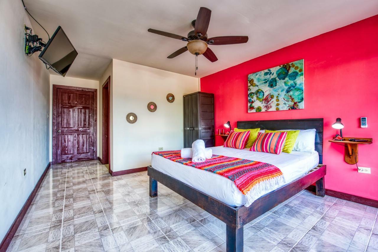 Los Balcones Over The Sea Hotel Bocas del Toro Екстериор снимка