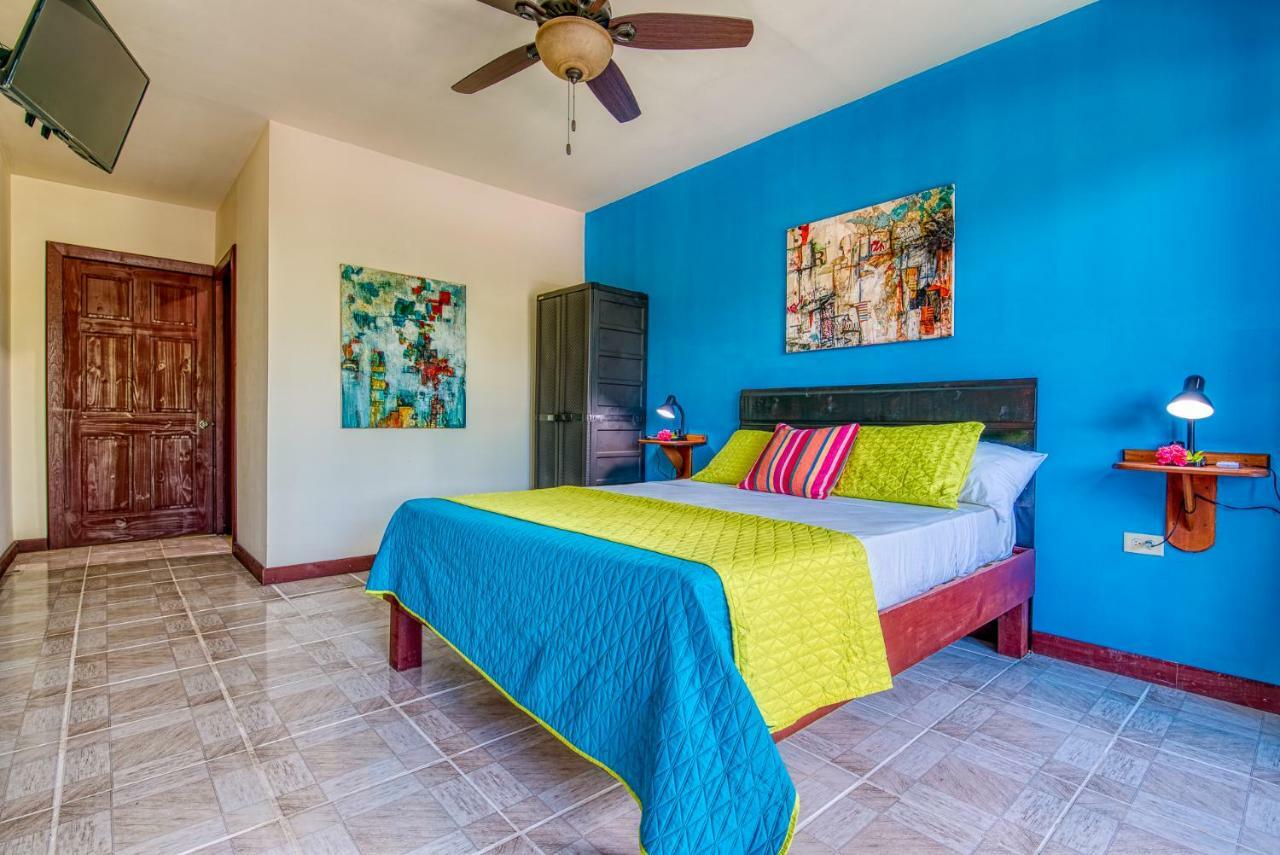 Los Balcones Over The Sea Hotel Bocas del Toro Екстериор снимка