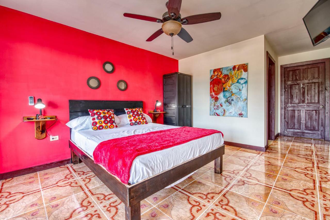 Los Balcones Over The Sea Hotel Bocas del Toro Екстериор снимка