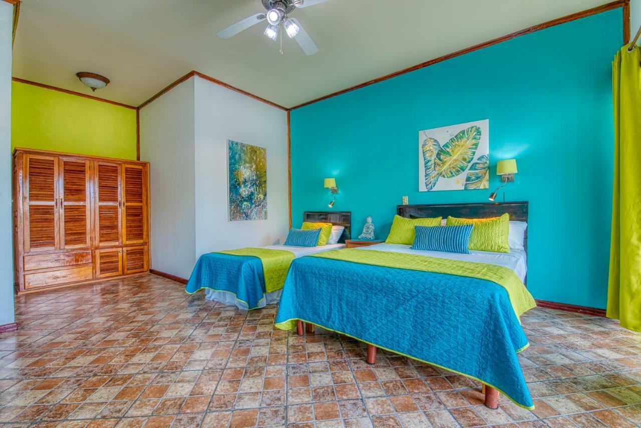 Los Balcones Over The Sea Hotel Bocas del Toro Екстериор снимка