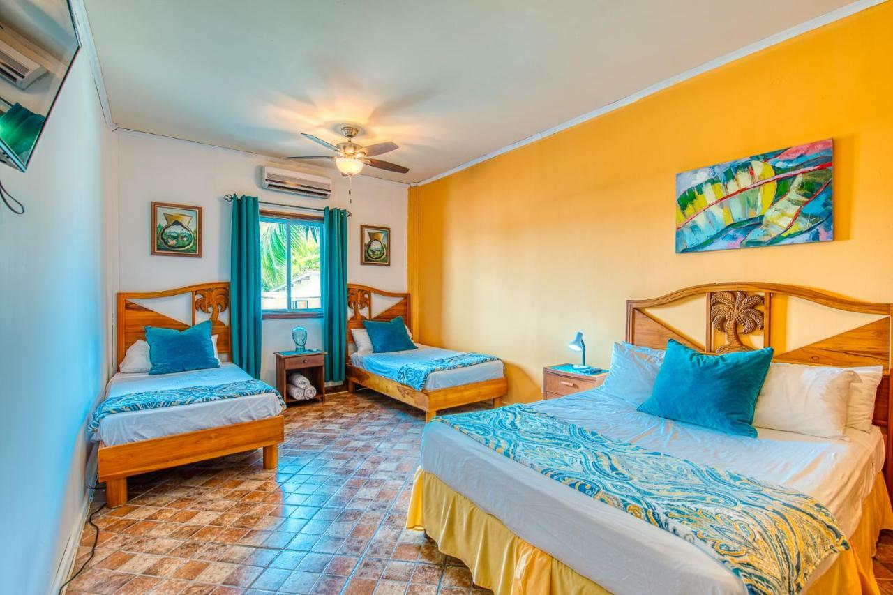Los Balcones Over The Sea Hotel Bocas del Toro Екстериор снимка