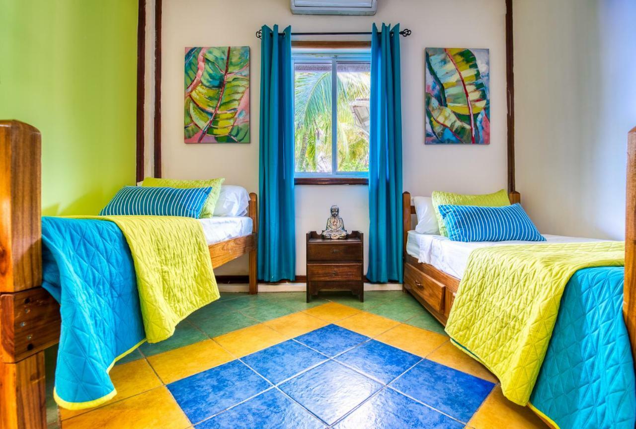 Los Balcones Over The Sea Hotel Bocas del Toro Екстериор снимка