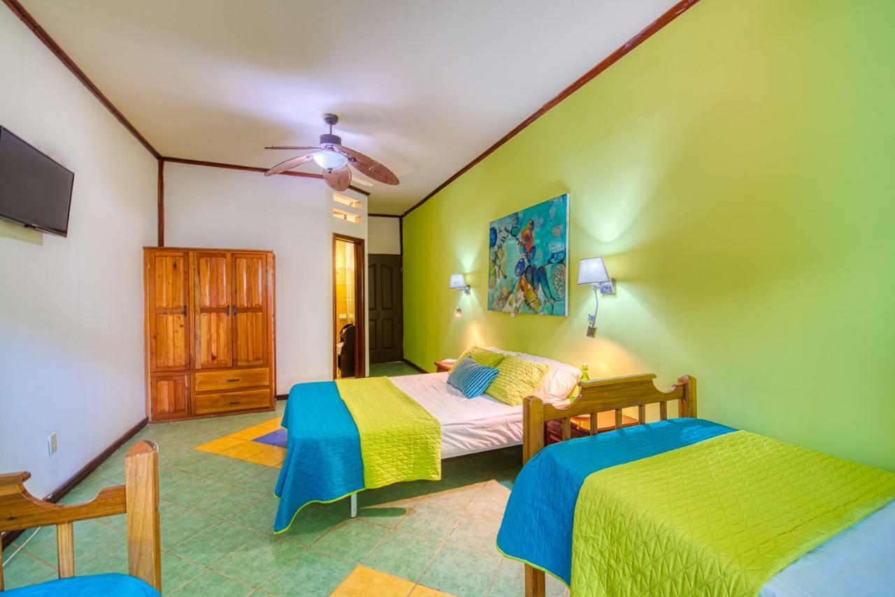 Los Balcones Over The Sea Hotel Bocas del Toro Екстериор снимка