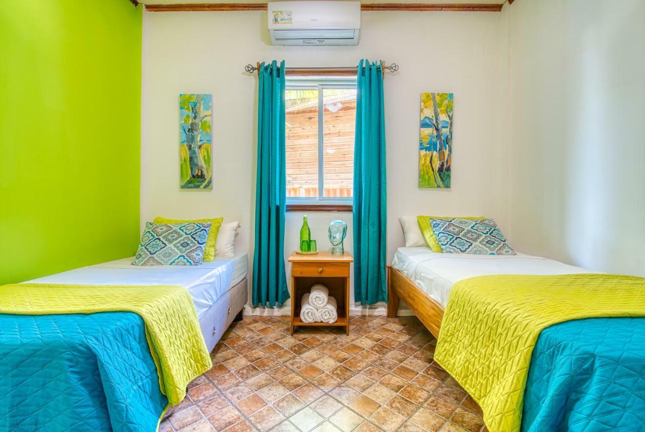 Los Balcones Over The Sea Hotel Bocas del Toro Екстериор снимка